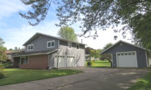 303 W Maple St Thorp – 2200+ sq ft above ground and 3 car garages!